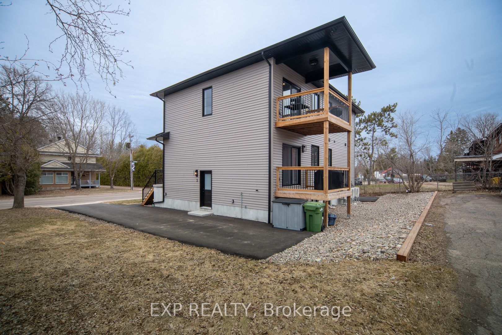 587 River Rd Property Photo 4
