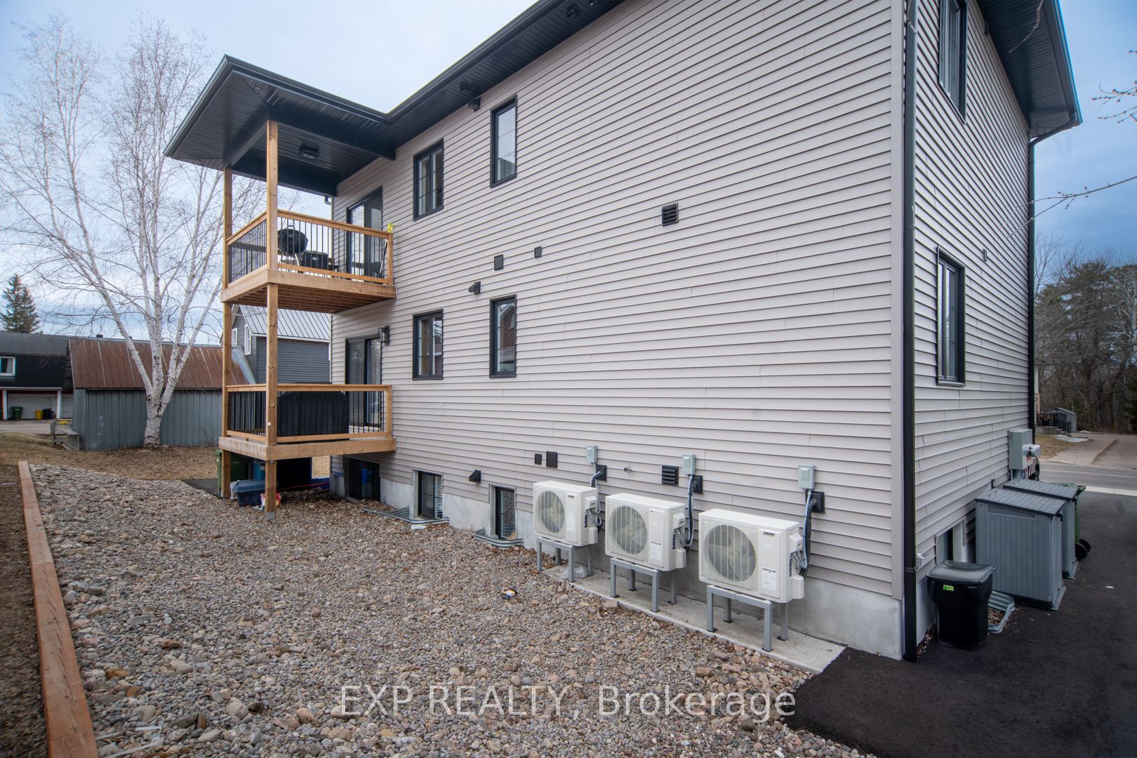 587 River Rd Property Photo 5