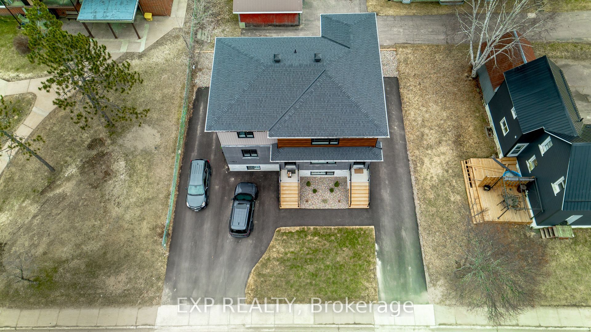 587 River Rd Property Photo 6