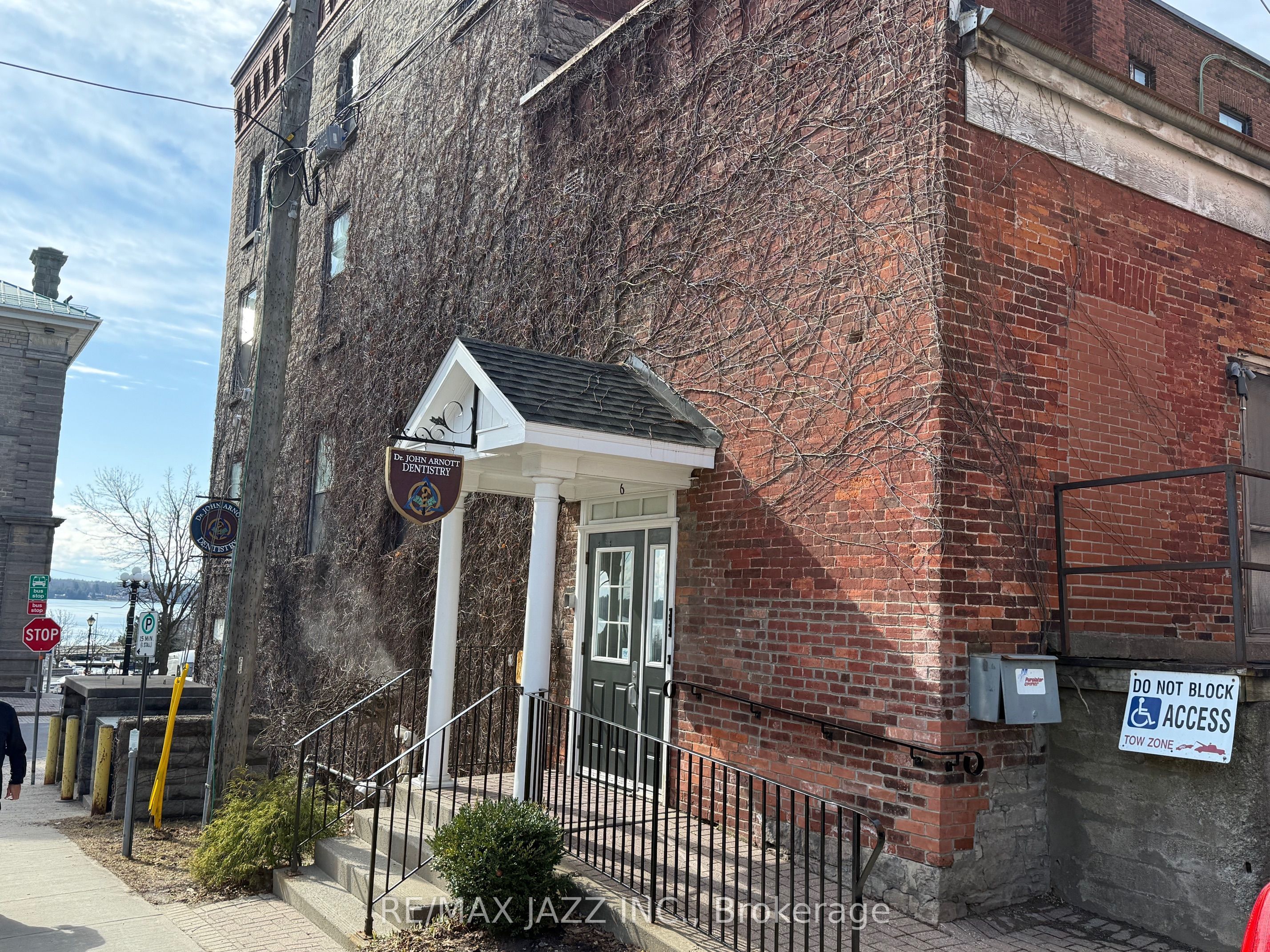 2 King St E Property Photo 3