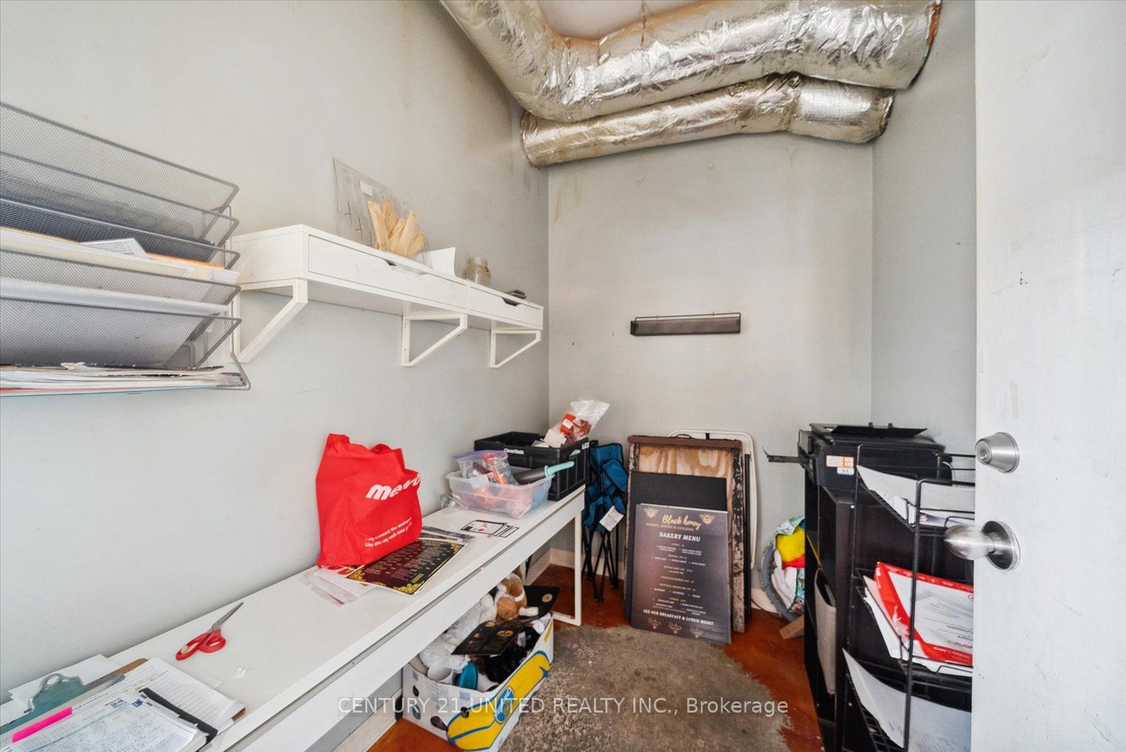 220 Hunter St E Property Photo 33