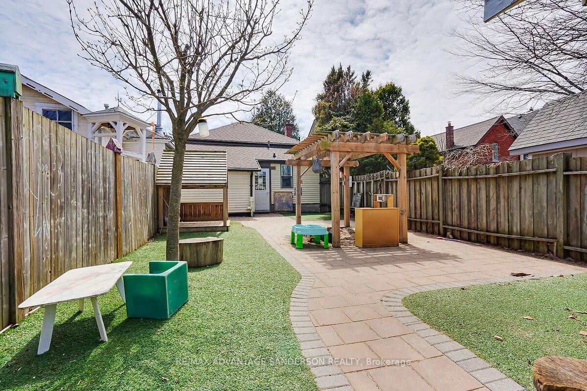 318 Piccadilly Street Property Photo 9