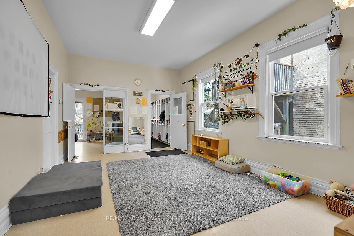 318 Piccadilly Street Property Photo 17