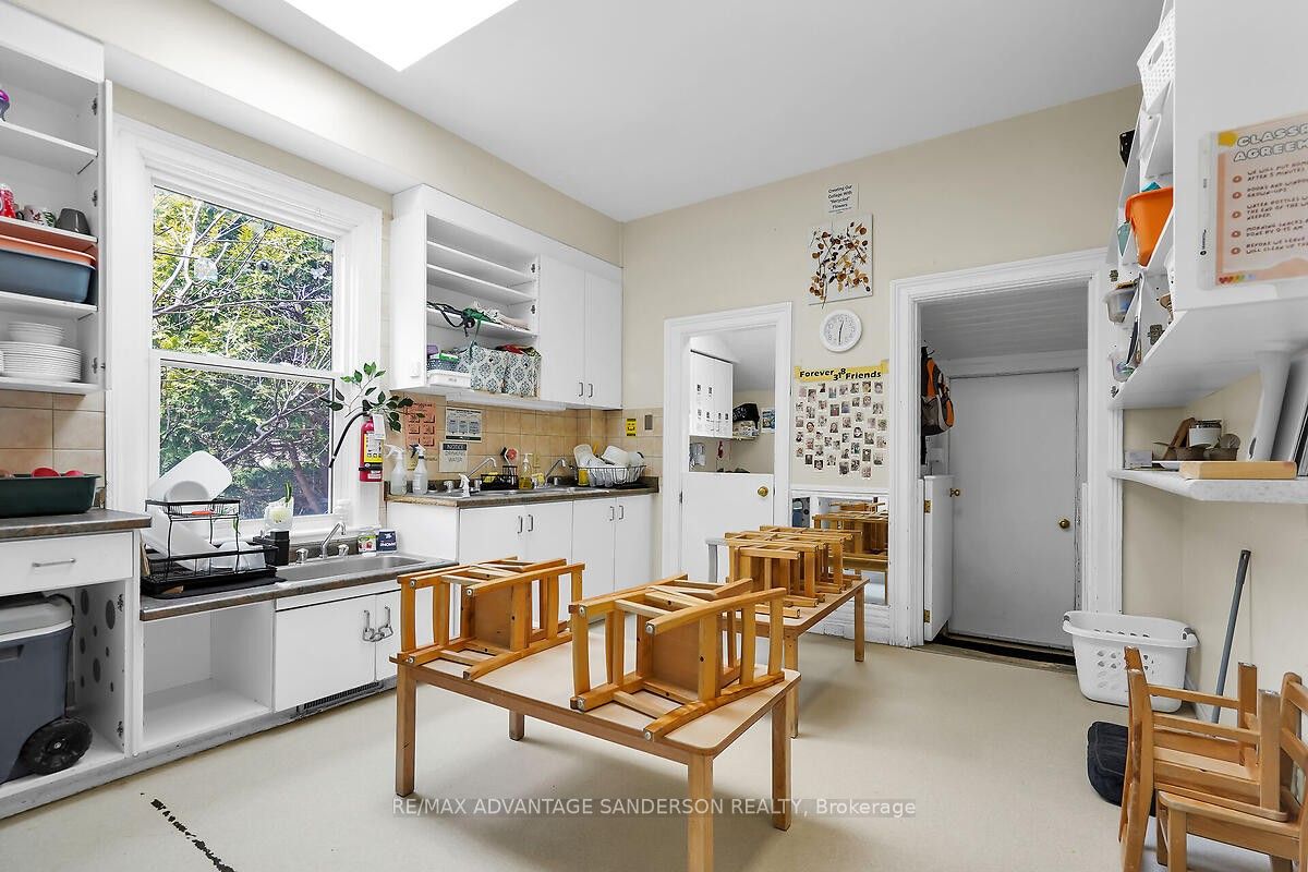 318 Piccadilly Street Property Photo 23