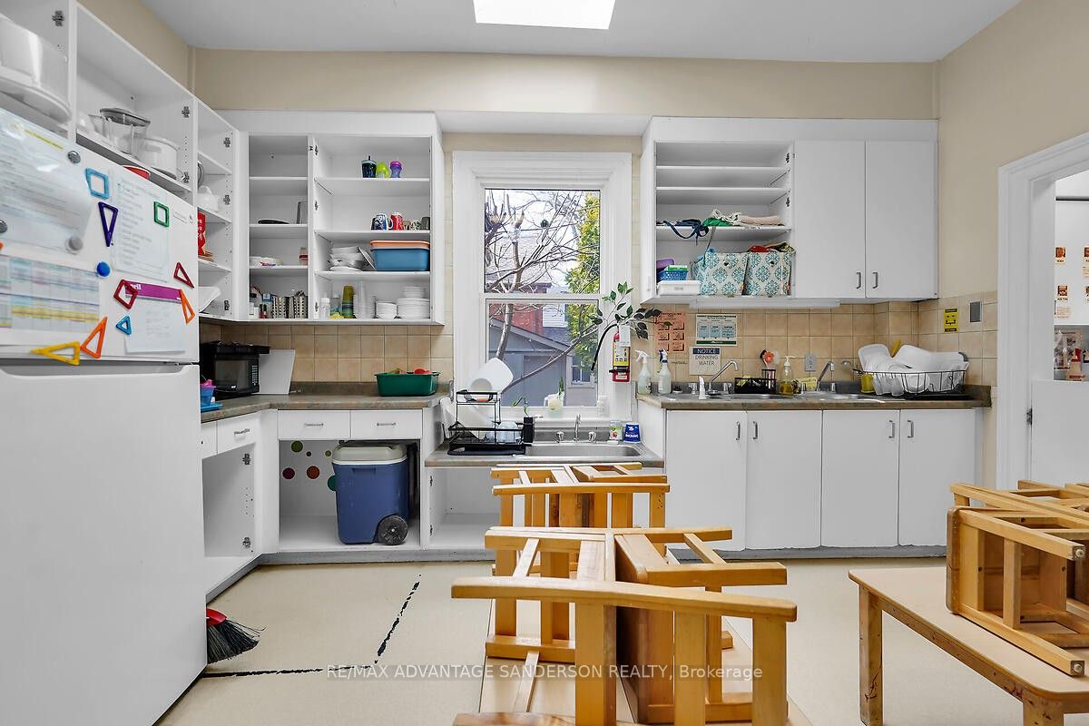 318 Piccadilly Street Property Photo 25