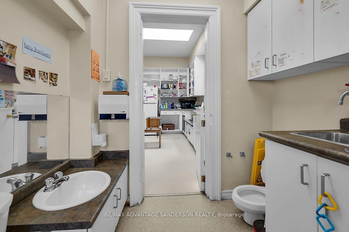 318 Piccadilly Street Property Photo 30