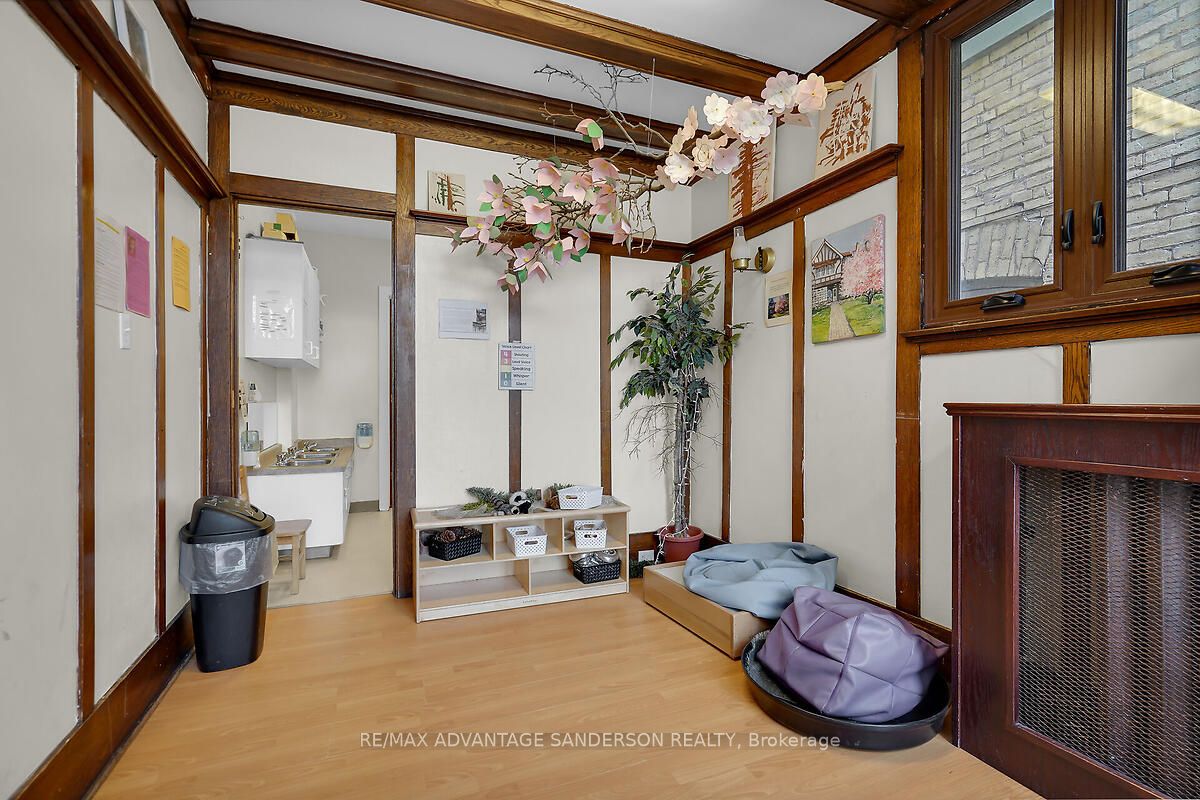 282 Piccadilly Street Property Photo 21
