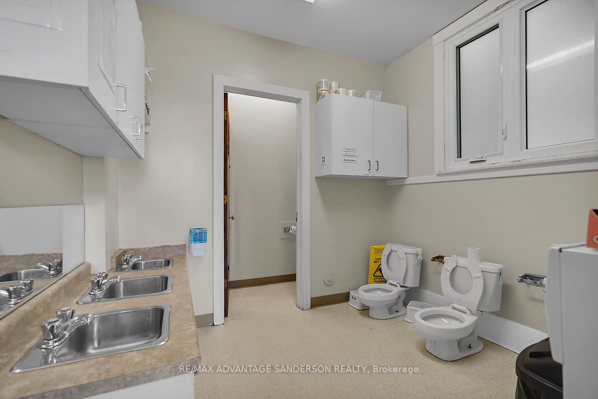 282 Piccadilly Street Property Photo 23