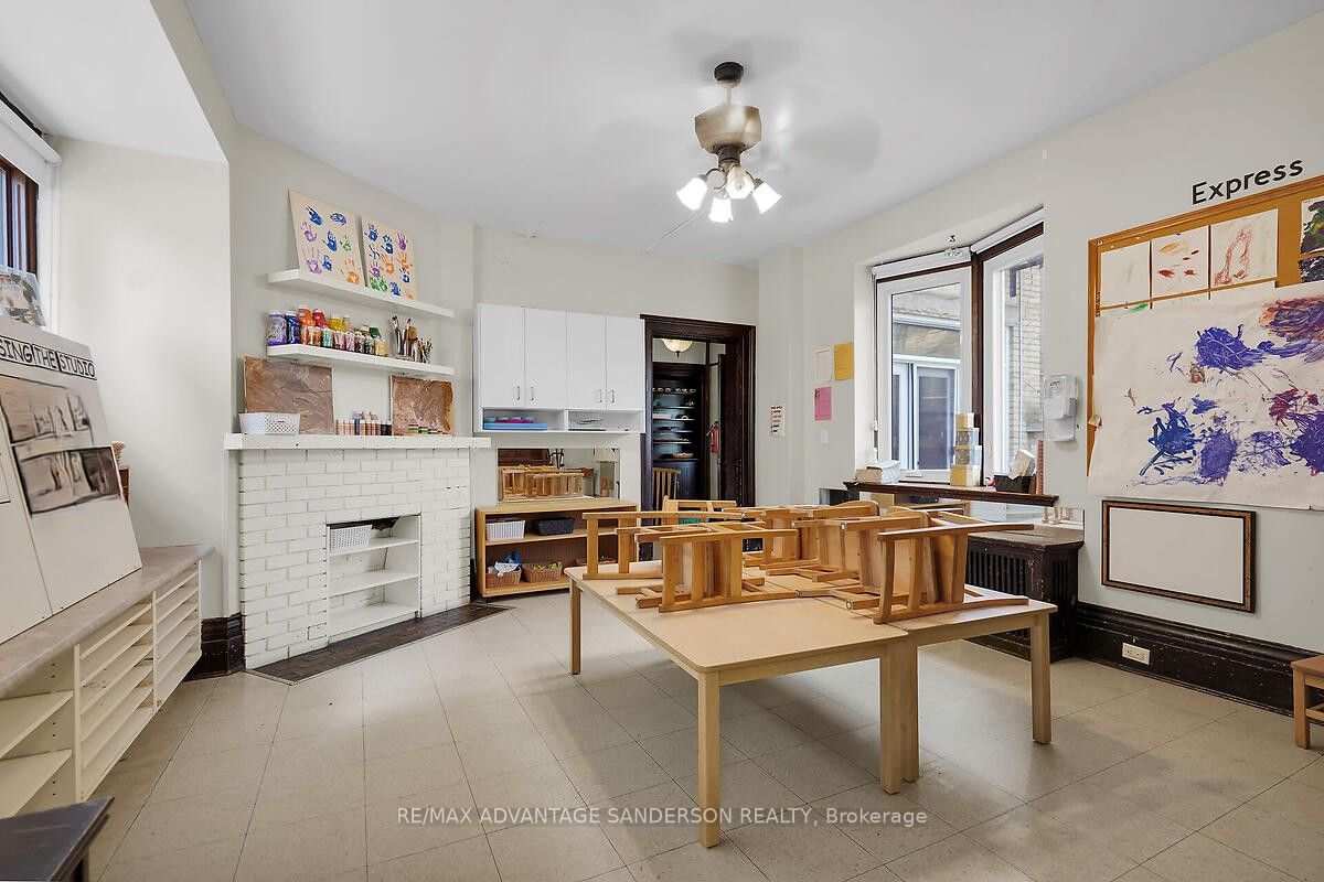 282 Piccadilly Street Property Photo 25