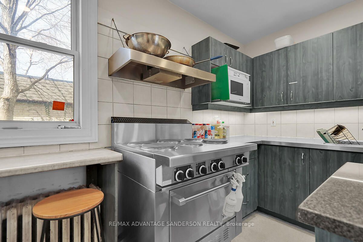 282 Piccadilly Street Property Photo 27