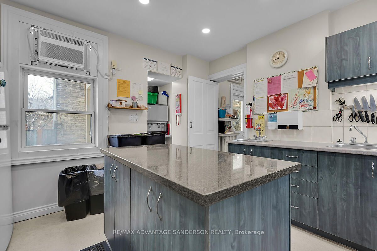 282 Piccadilly Street Property Photo 28