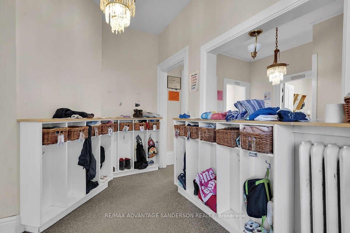 282 Piccadilly Street Property Photo 31