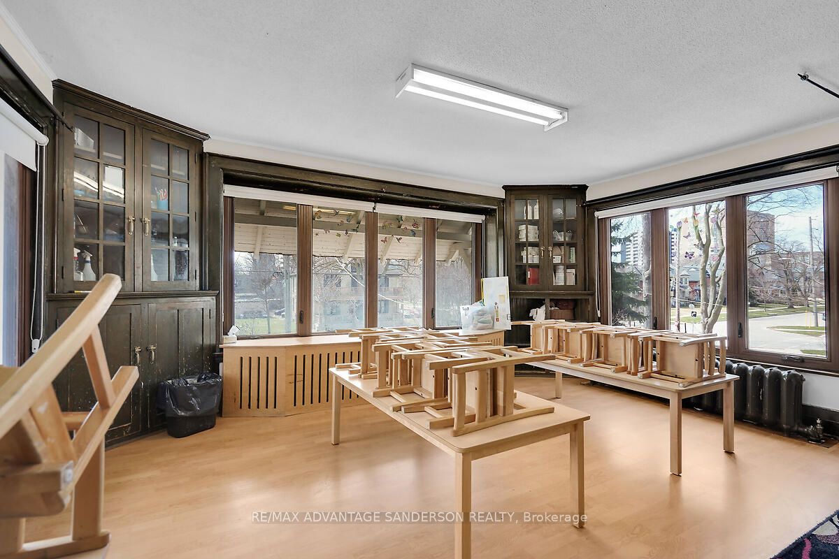282 Piccadilly Street Property Photo 34