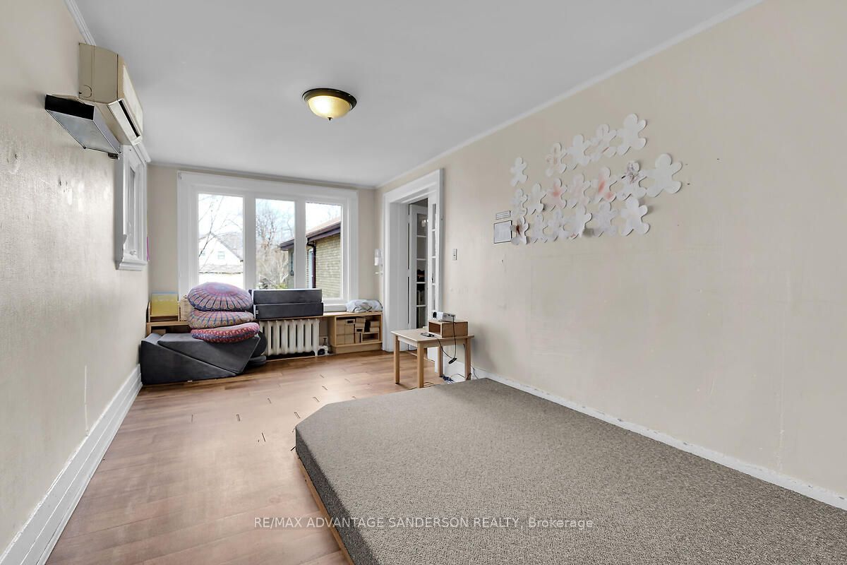 282 Piccadilly Street Property Photo 36