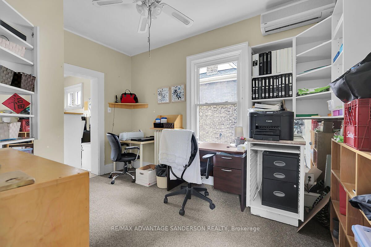 282 Piccadilly Street Property Photo 41
