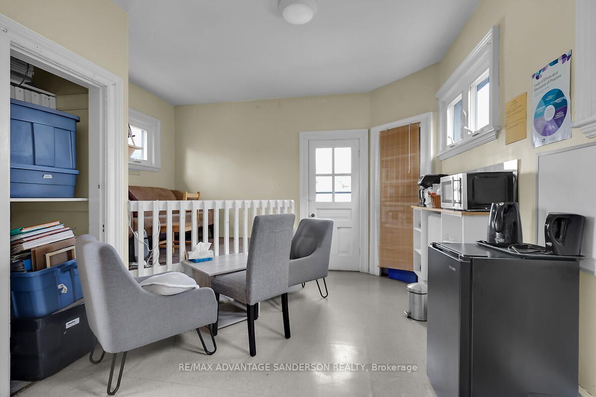282 Piccadilly Street Property Photo 43