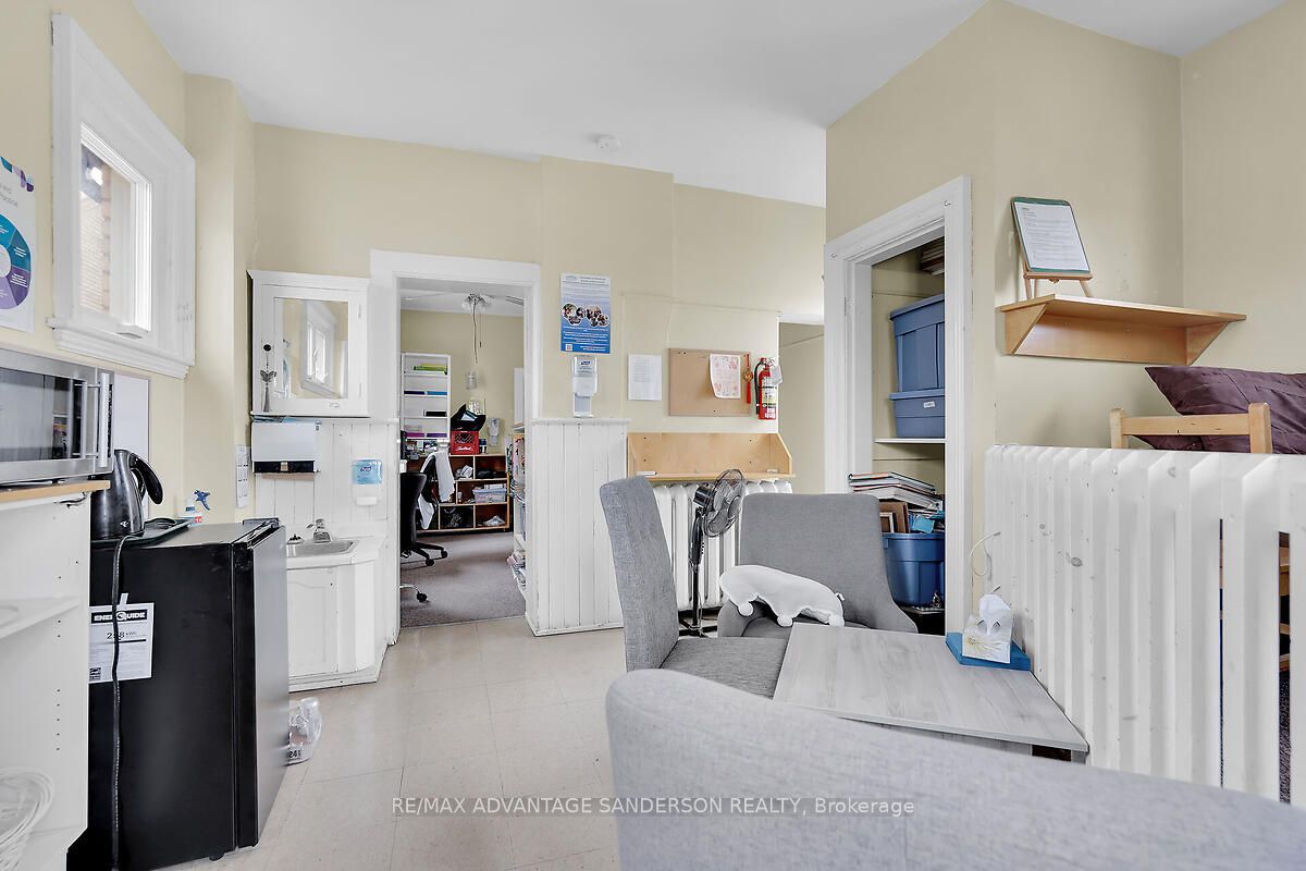 282 Piccadilly Street Property Photo 44