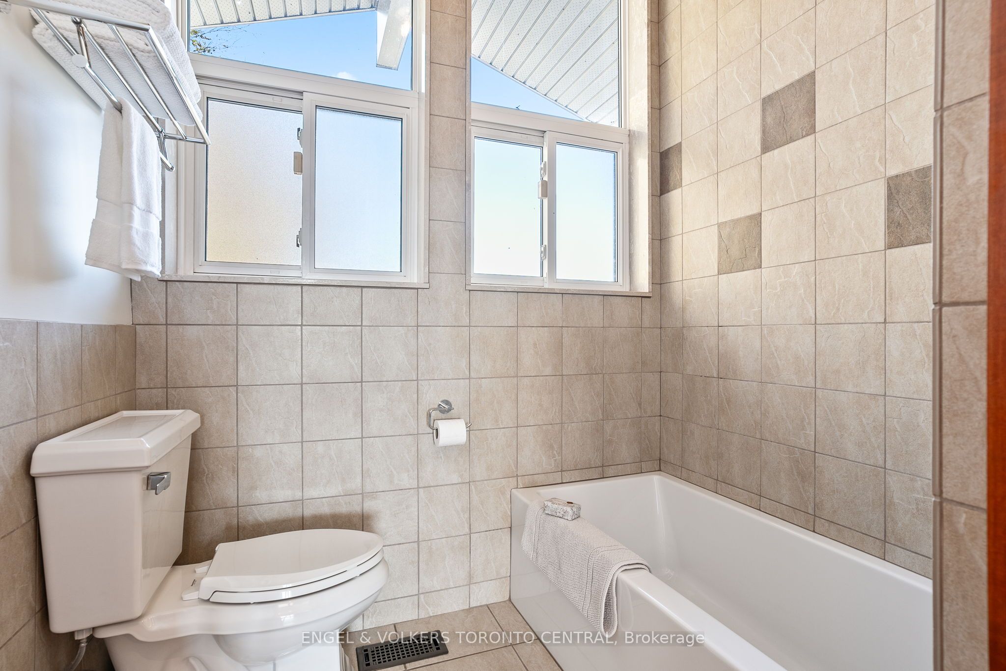 795481 3rd Line Ehs N/a Property Photo 24