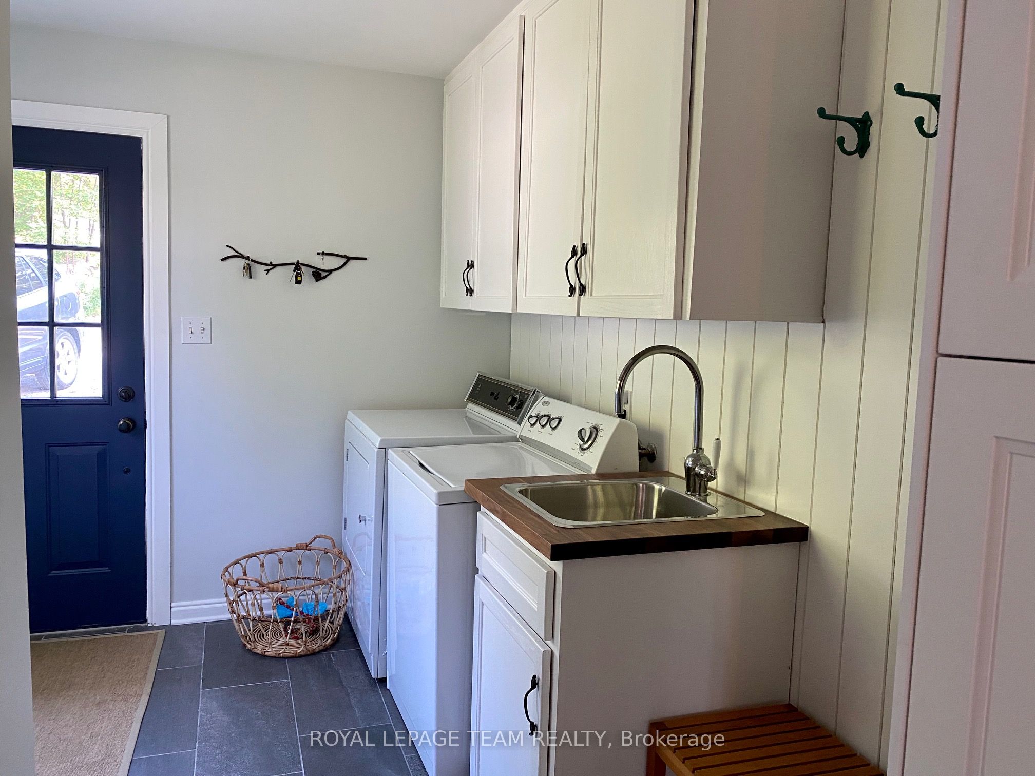 2087b Grindstone Lake Road N Property Photo 13