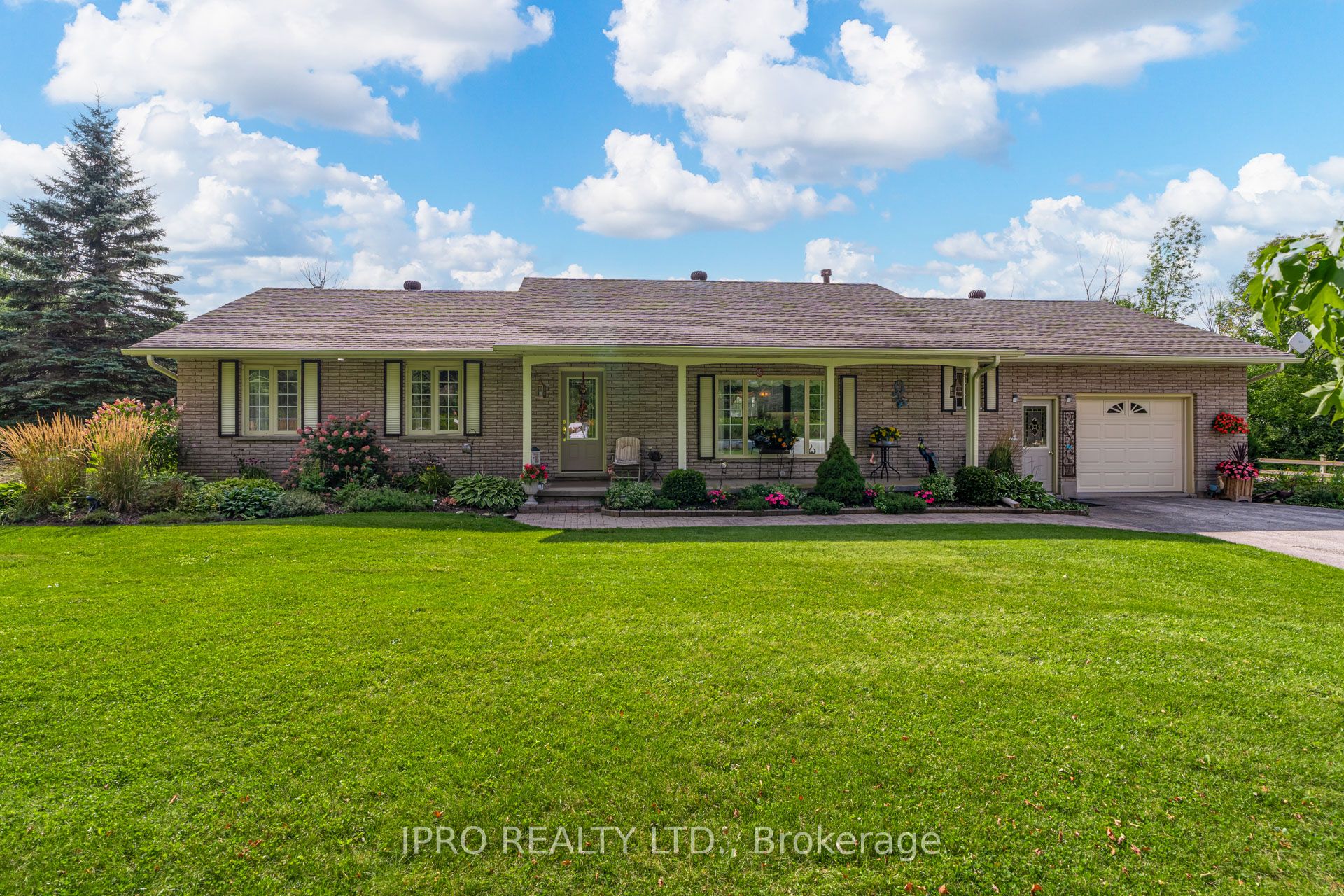 333424 Concession 1 Rr4 Property Photo 1