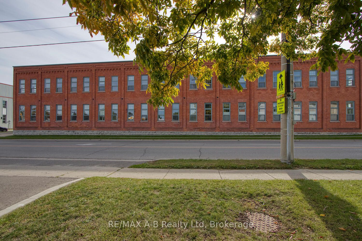 #202 - 342 Erie Street Property Photo 3