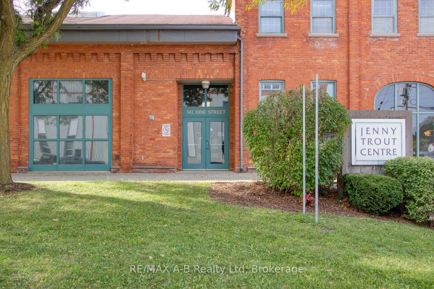 #202 - 342 Erie Street Property Photo 5