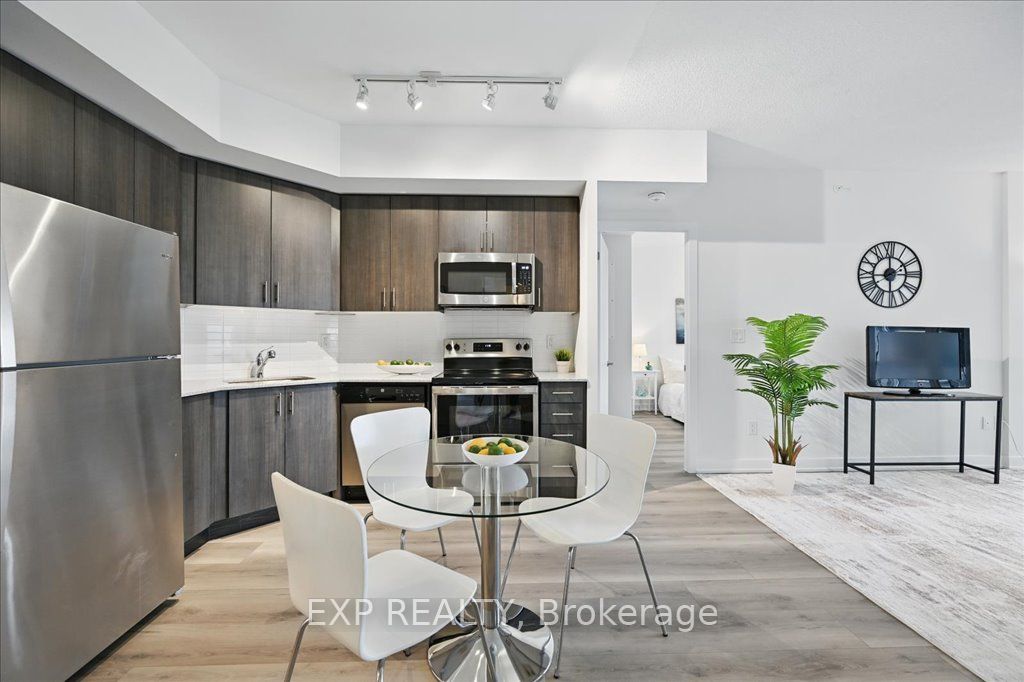 550 North Service Road 707 Property Photo 6