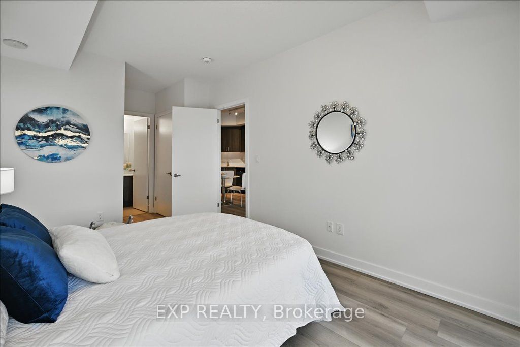 550 North Service Road 707 Property Photo 10