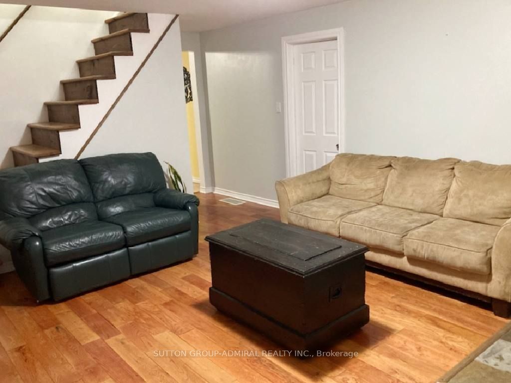 439 Burdick Place W Property Photo 5