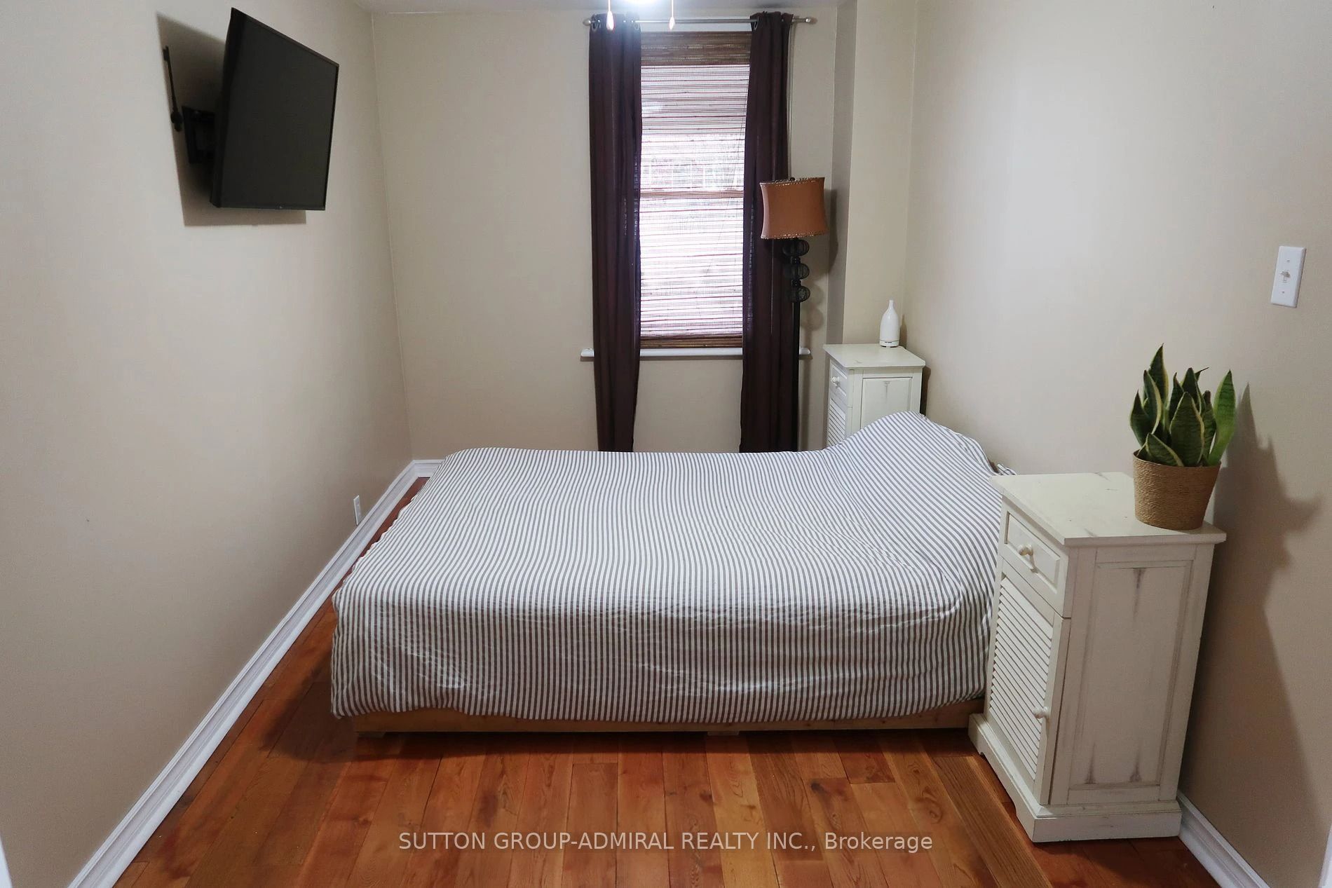 439 Burdick Place W Property Photo 6