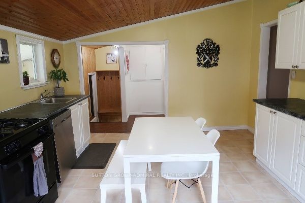 439 Burdick Place W Property Photo 9