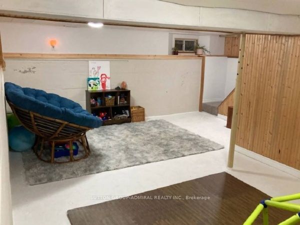 439 Burdick Place W Property Photo 17