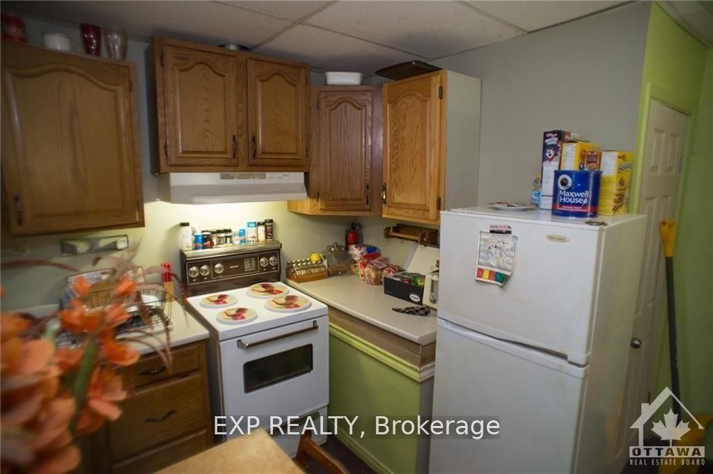 380 Fisher St Property Photo 4
