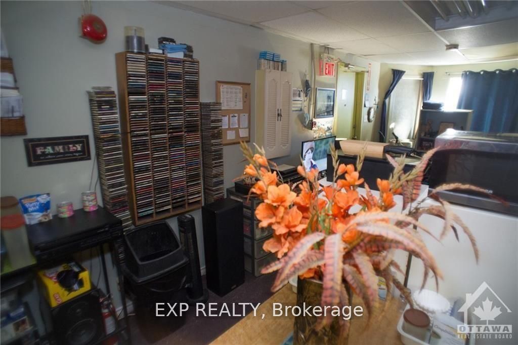 380 Fisher St Property Photo 6