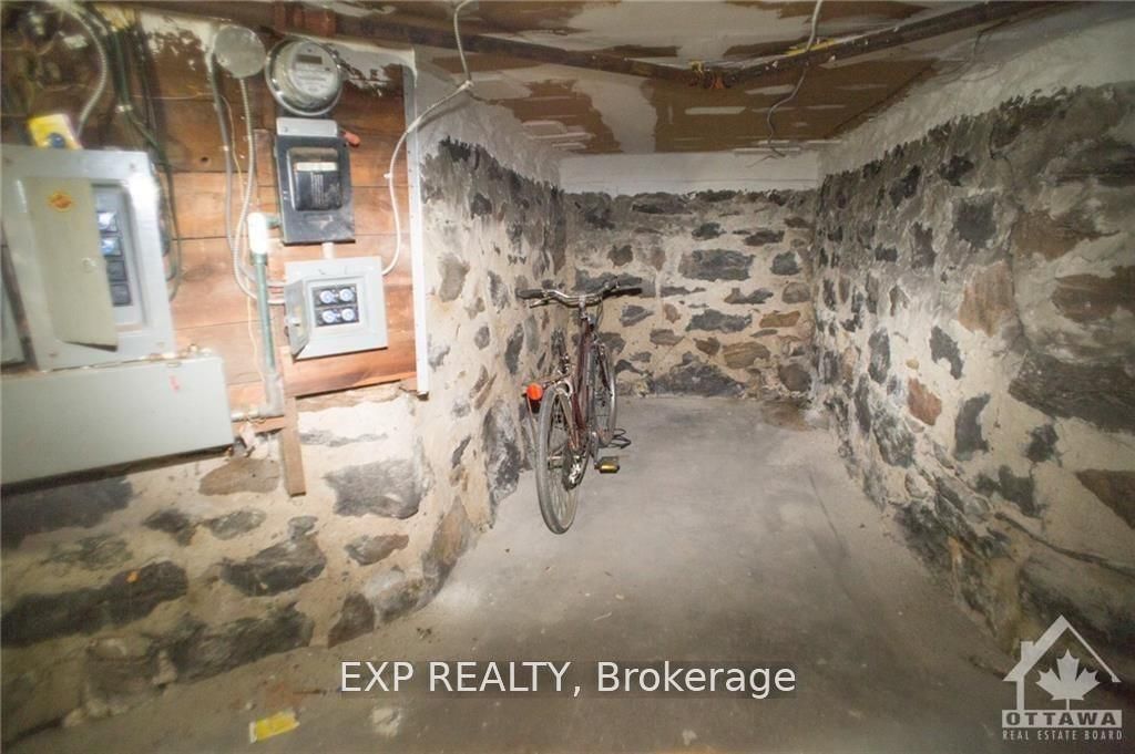 380 Fisher St Property Photo 14