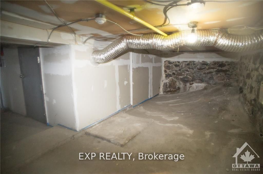 380 Fisher St Property Photo 16