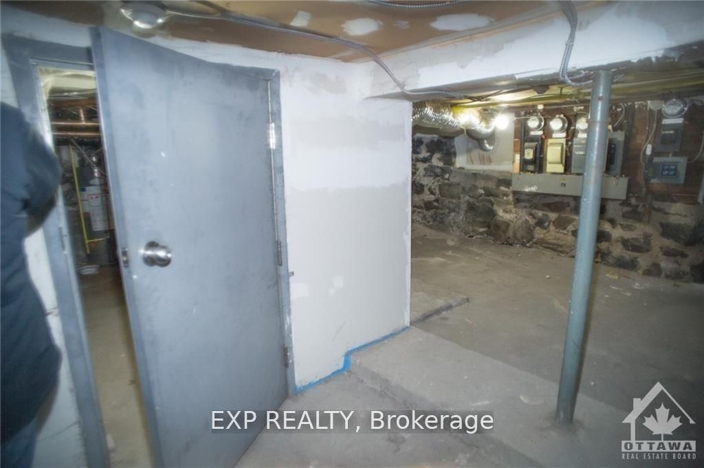 380 Fisher St Property Photo 17