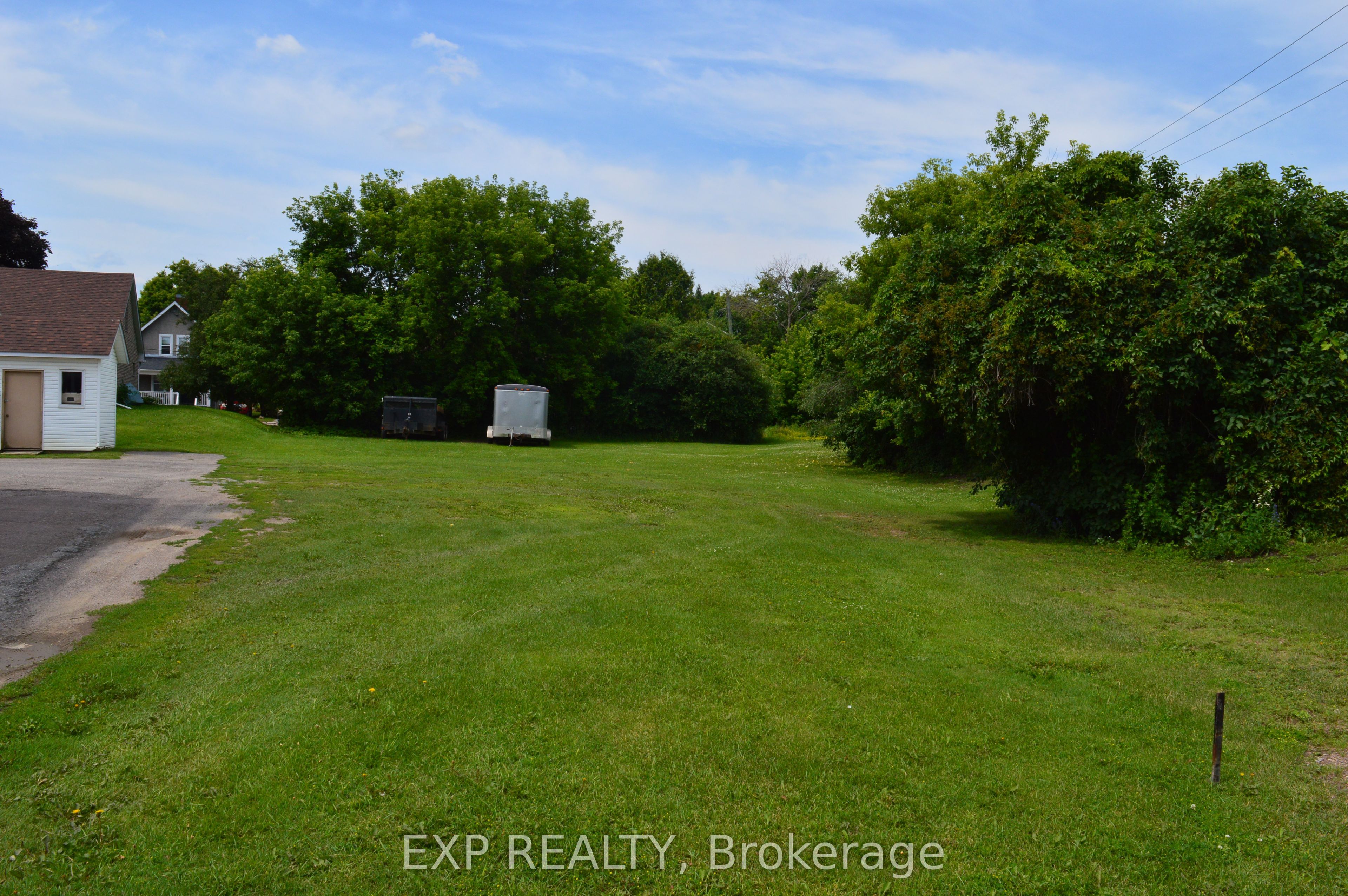 128 N Bonnechere Street N Property Photo