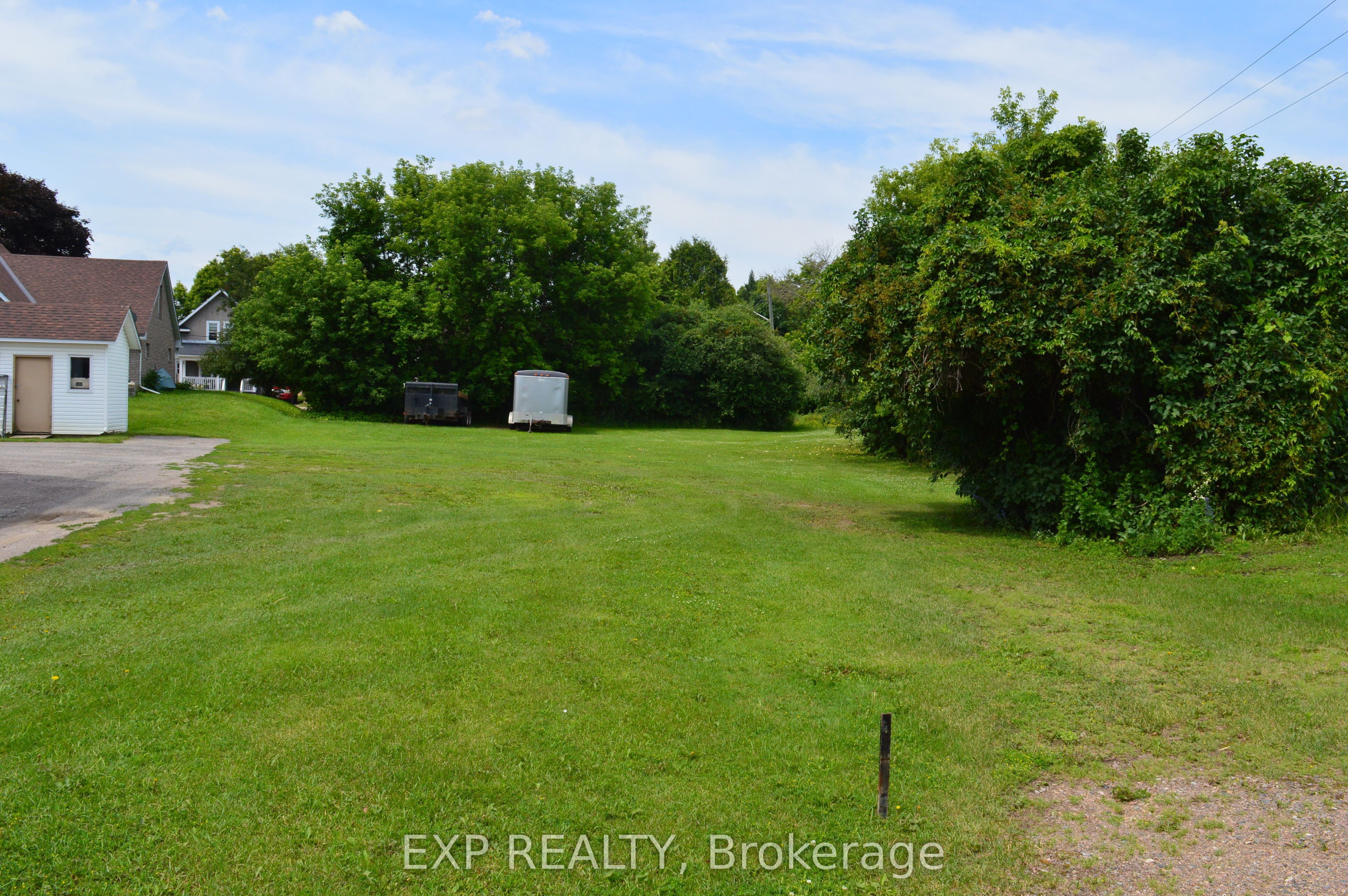 128 Bonnechere Street Property Photo 2