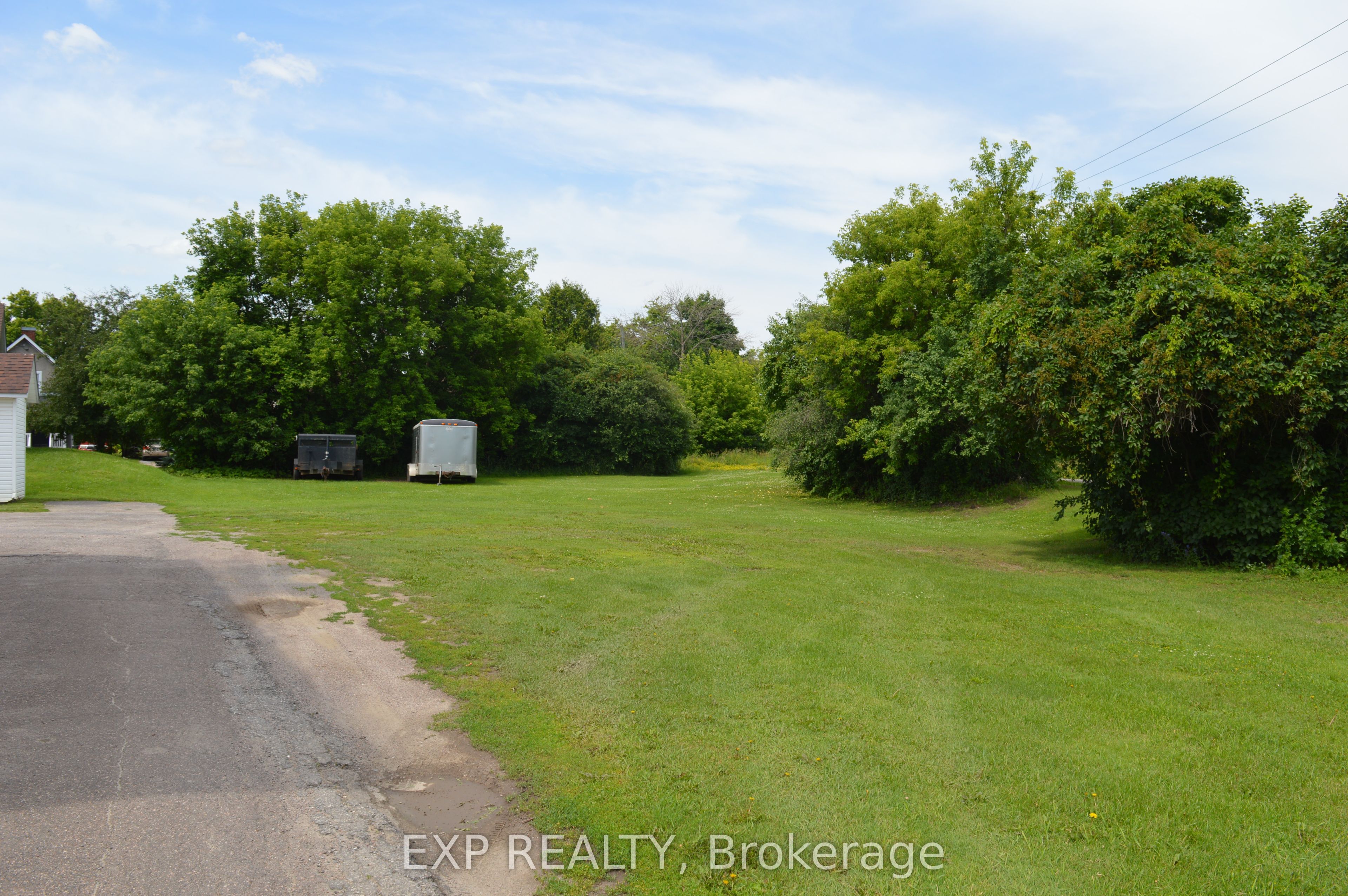 128 Bonnechere Street Property Photo 3