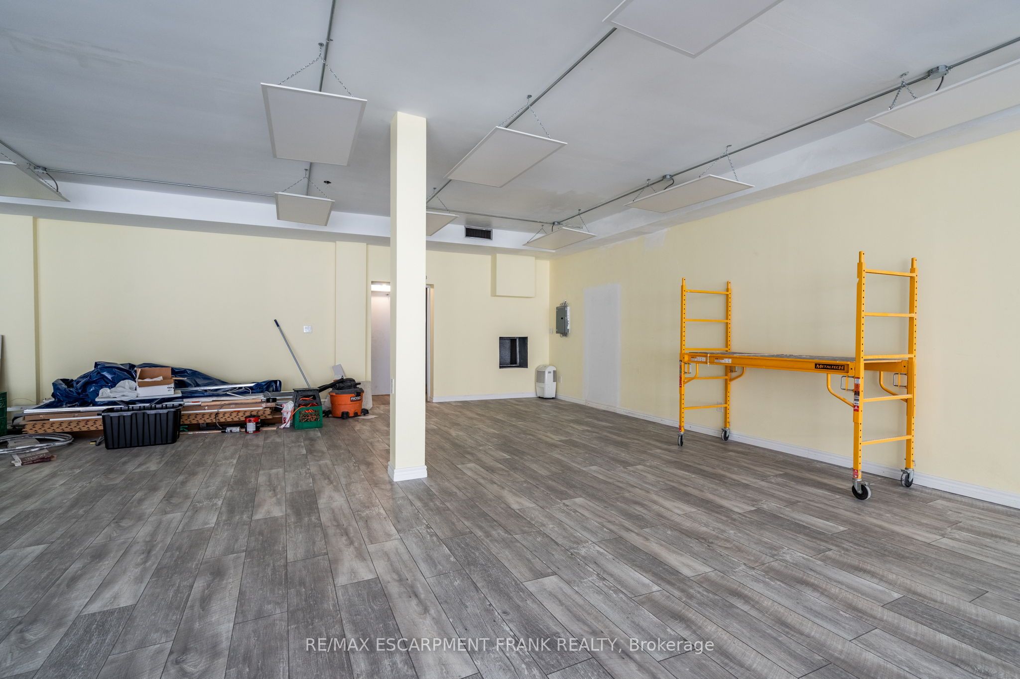 135 James St N Property Photo 16