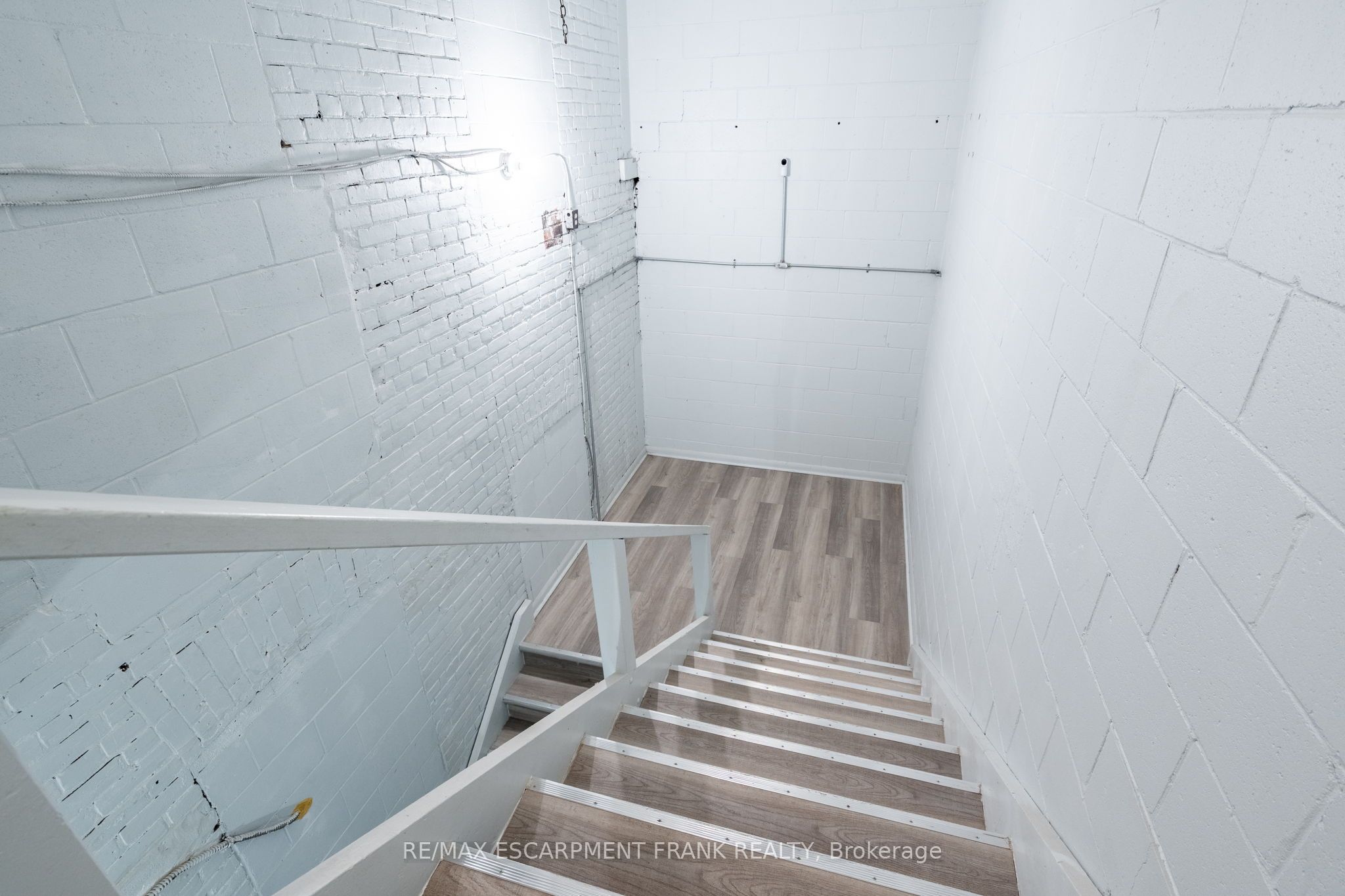 135 James St N Property Photo 18