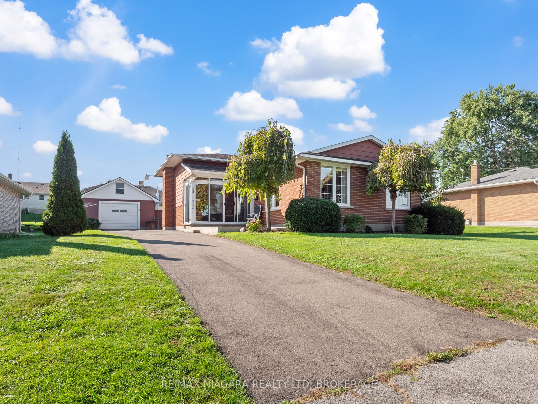 134 Champlain Drive N Property Photo 2