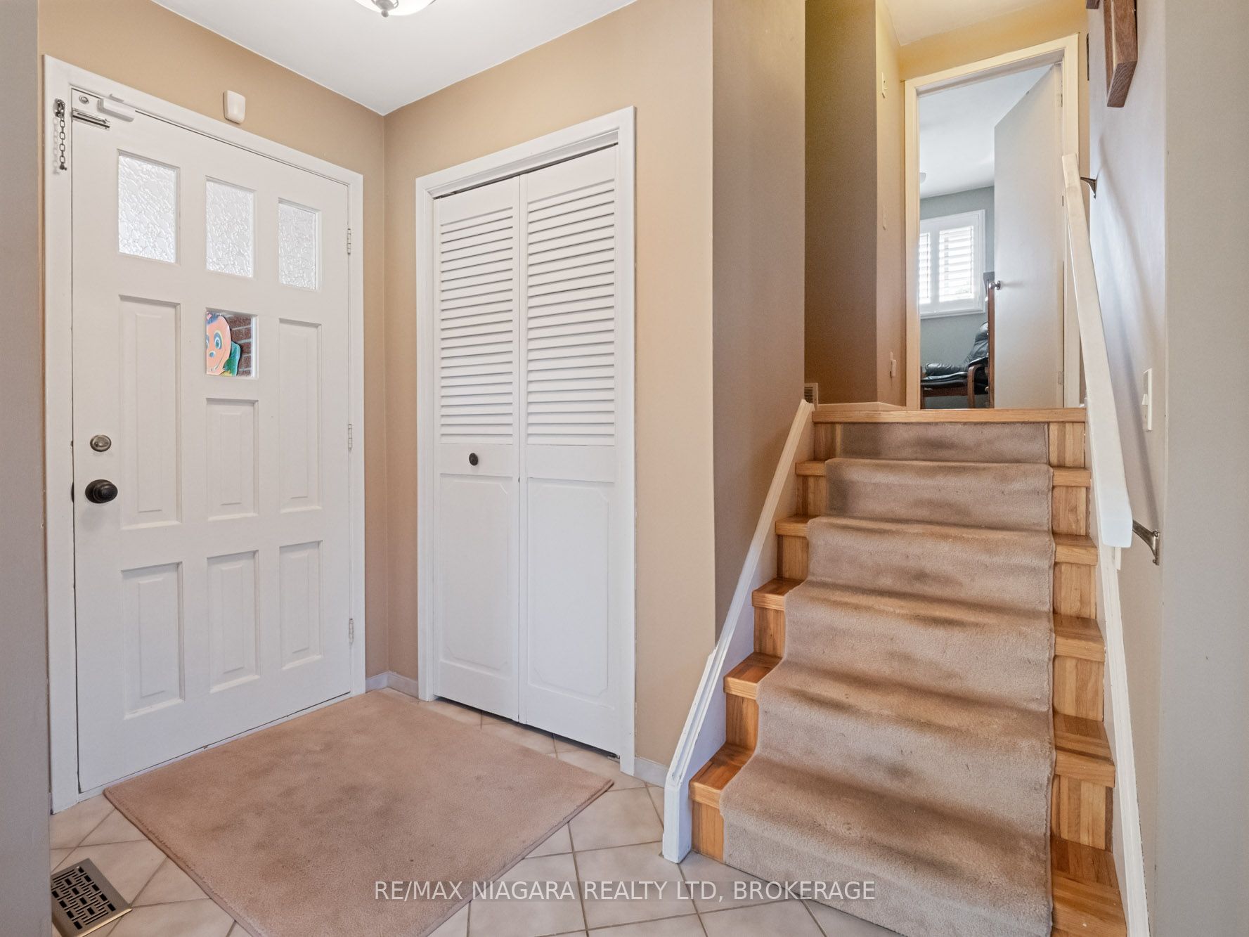 134 Champlain Drive N Property Photo 13