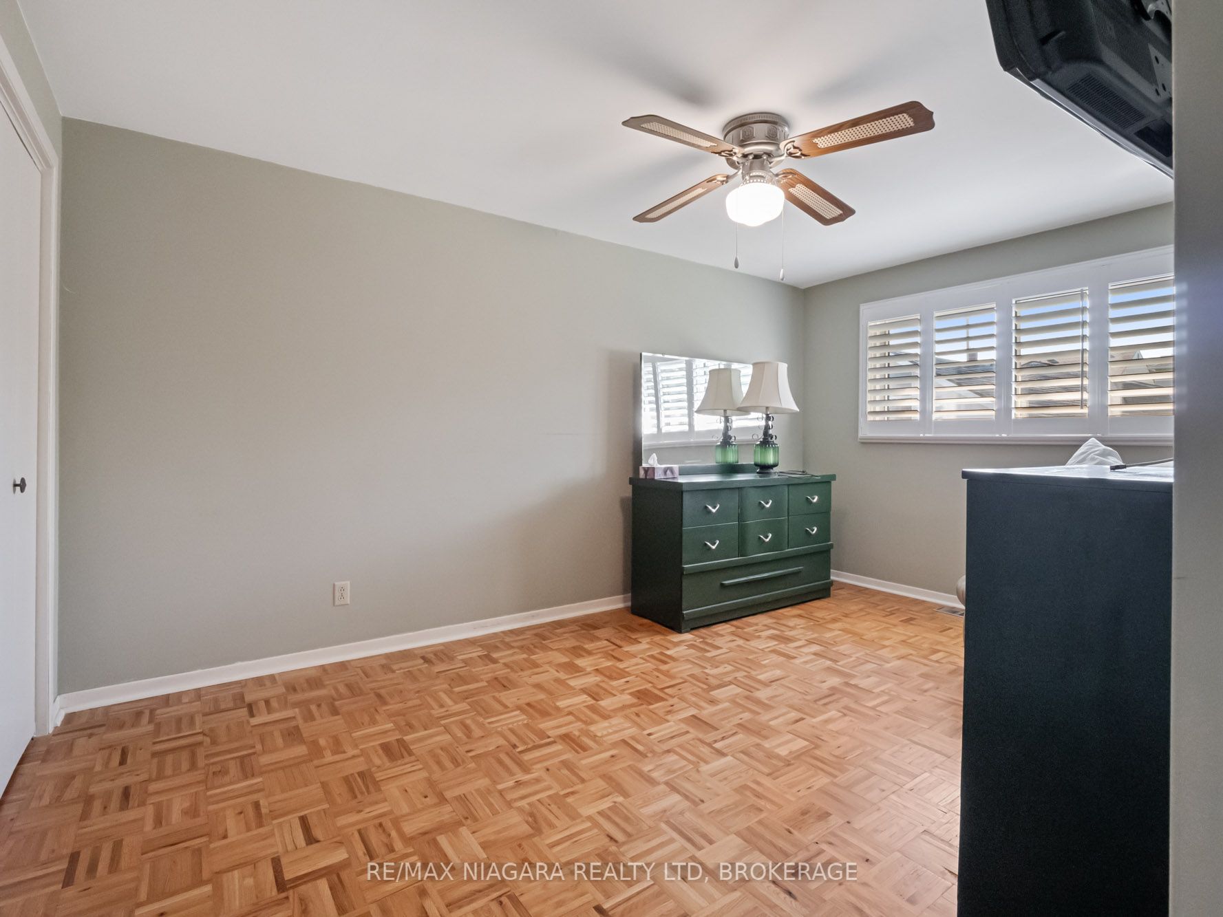 134 Champlain Drive N Property Photo 14