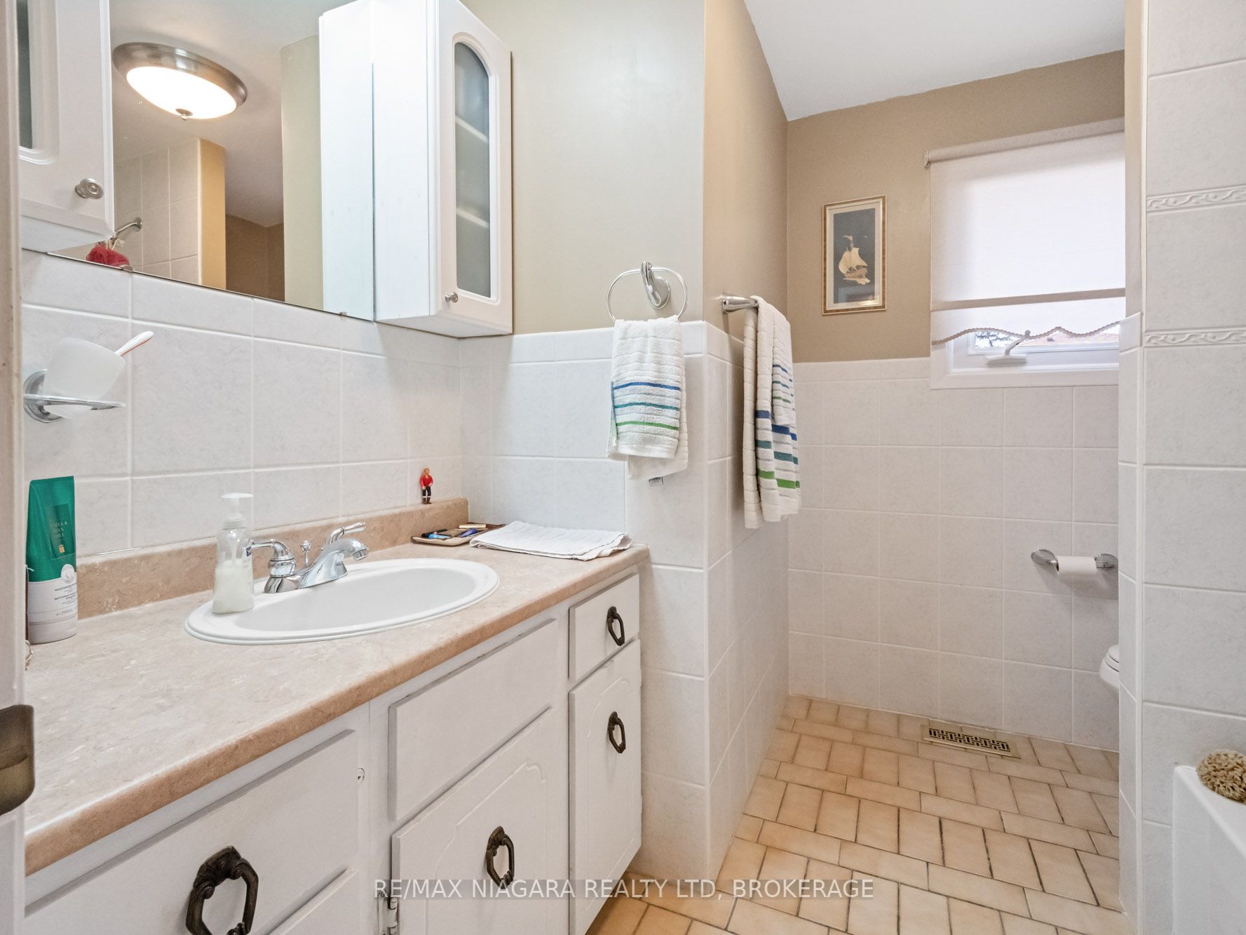 134 Champlain Drive N Property Photo 17