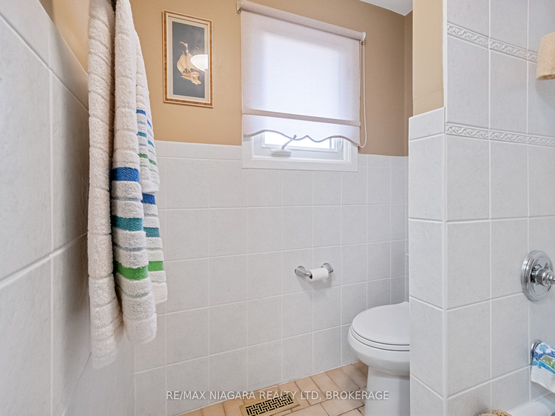 134 Champlain Drive N Property Photo 18