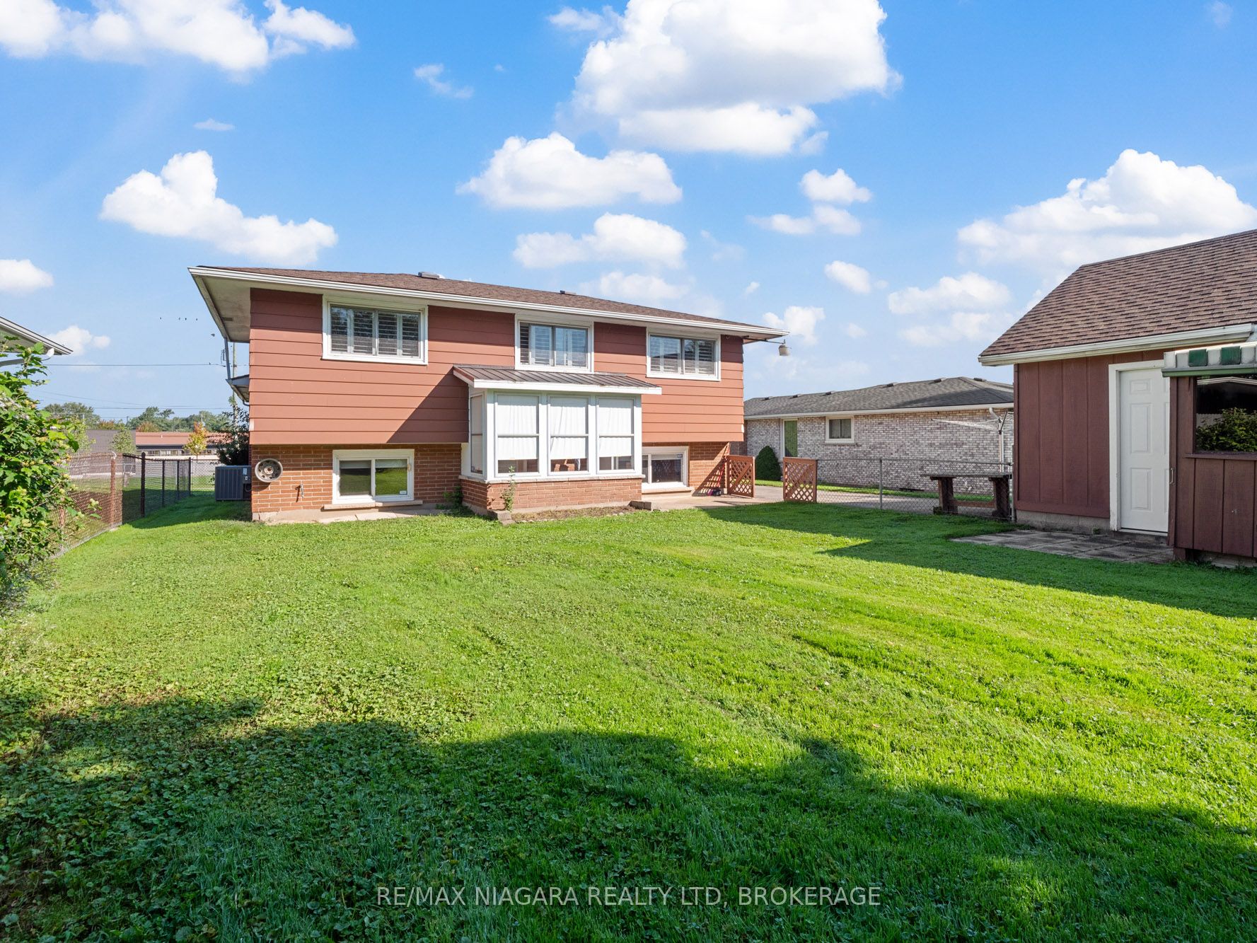 134 Champlain Drive N Property Photo 26