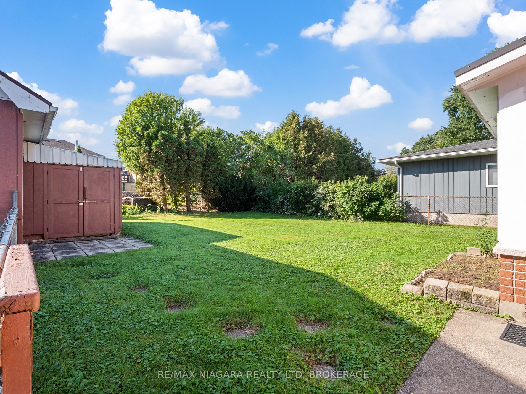 134 Champlain Drive N Property Photo 28