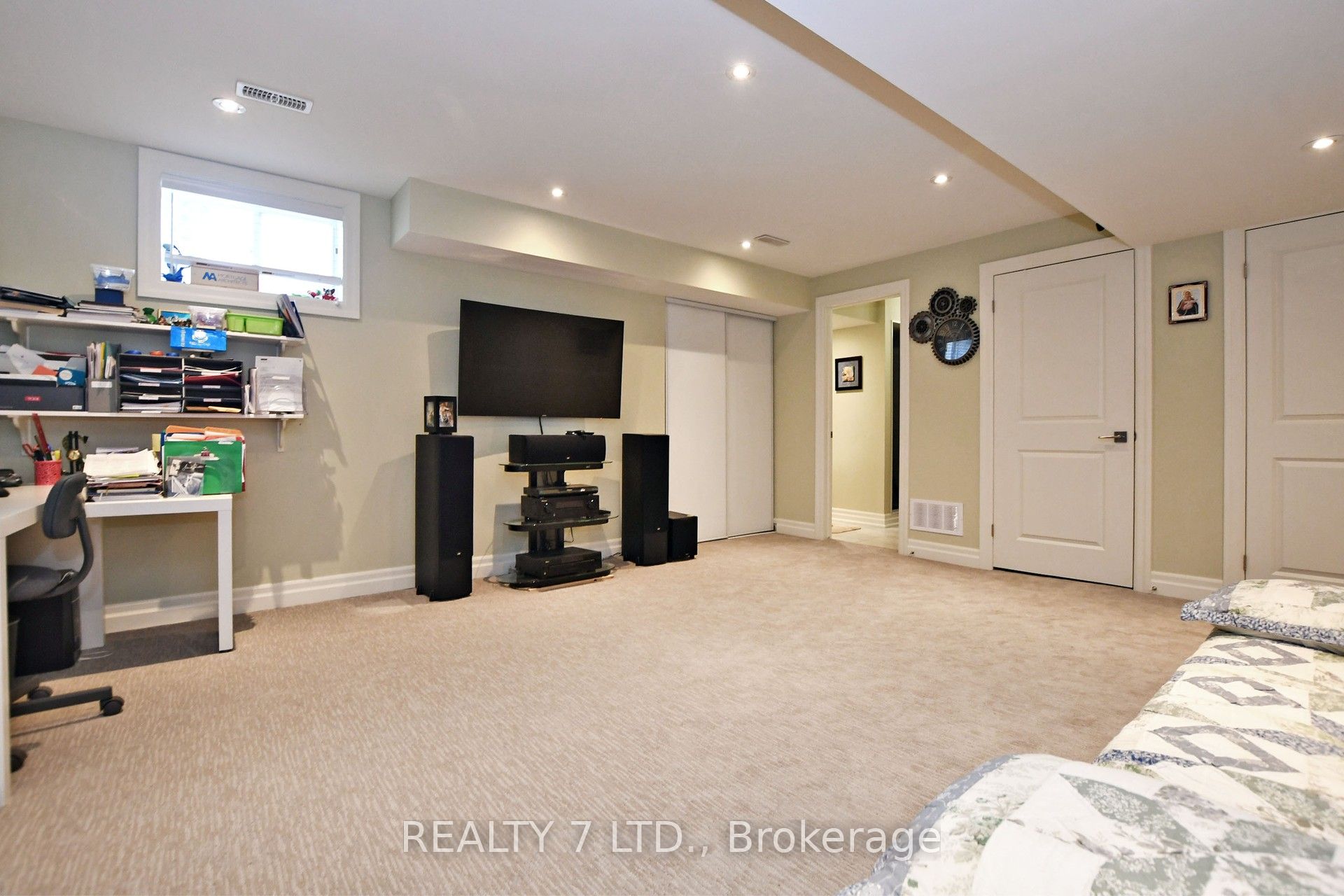 53 Aberdeen Lane S Property Photo 39